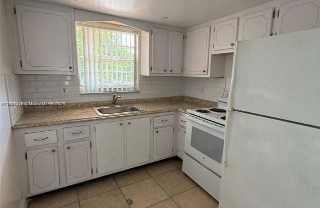 18707 NE 2nd Ave photos photos