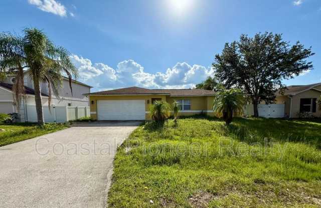724 Versailles Ln photos photos