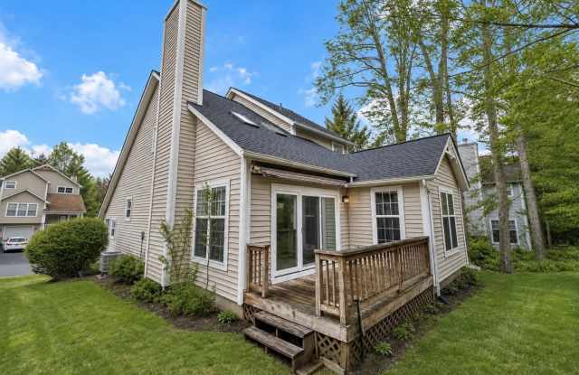 212 Hawthorne Village Court Gallery 2