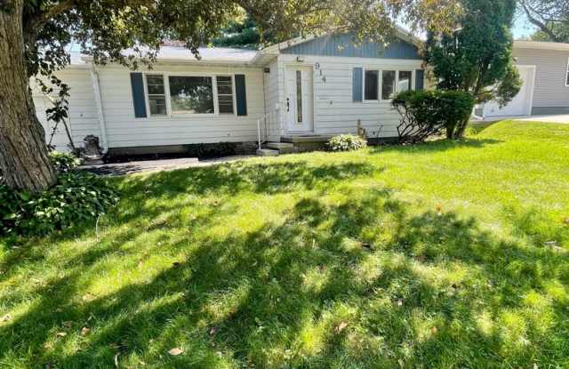 3 bedroom, 1 bath home for rent in great location! photos photos