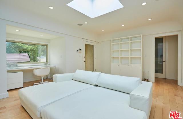 760 North DOHENY Drive Gallery 3