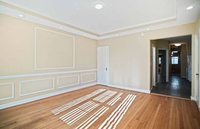 Spacious & Bright 1br + Den Just 2 Blocks From Stadium Armory in Kingman Park! Gallery 1