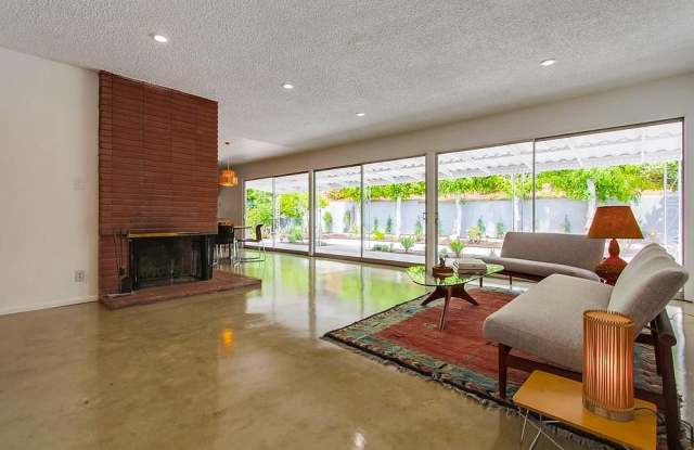 1621 Shady Crest Lane Gallery 2