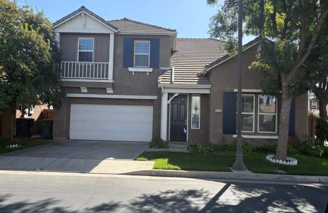 Two story home located in the Villas At Bella Sera private community! Rent Ready! - 5115 West Pianosa Avenue, Visalia, CA 93291