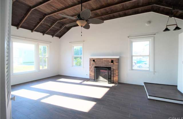 16752 17th - 16752 17th Street, Huntington Beach, CA 92649