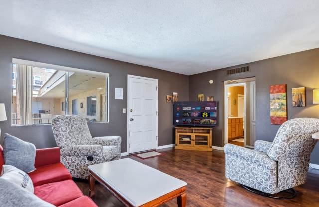 Furnished, Short term or long term Condo with community Pool Gallery 4
