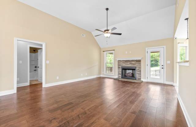 3 Bedroom 2 Bath Home For Rent Near Post! - 1029 Garner Hills Drive, Clarksville, TN 37042