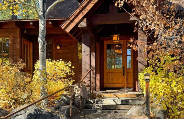 Luxury Lahontan Rental – Serene Forest Setting  Timeless Mountain Design photos photos
