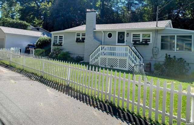 23 Cedar Valley Lane - 23 Cedar Valley Lane, Huntington, NY 11743