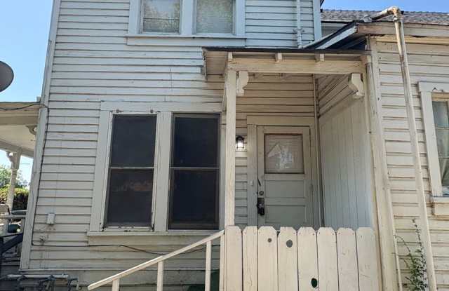 Cozy Upstairs Unit in Dinuba Near Shopping Center coming soon! photos photos