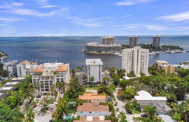 1600 S Bayshore Ln Gallery 1
