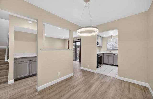 Stunning Upgraded 3-Bedroom Townhouse — 1,540 Sq. Ft. Gallery 4
