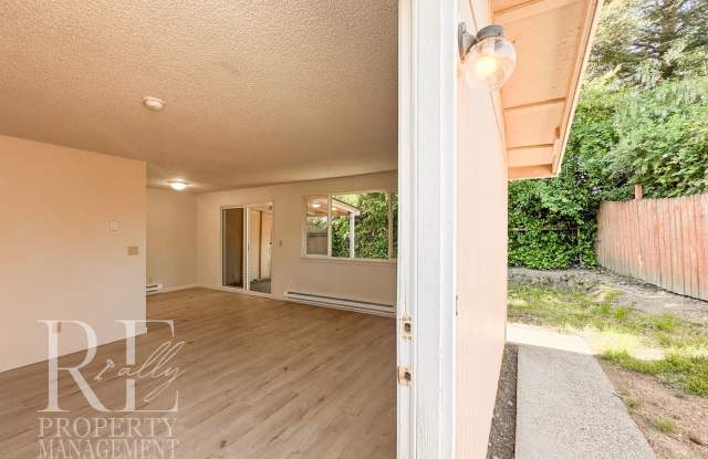 Refreshed 3-Bed Hefner Home with Private Lawn & Covered Parking photos photos