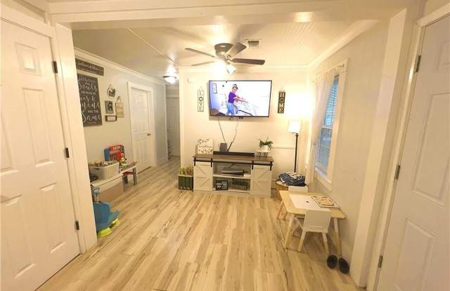 603 N Echols Street Gallery 3