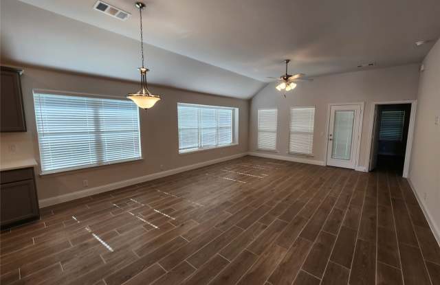 934 S Main Gallery 3