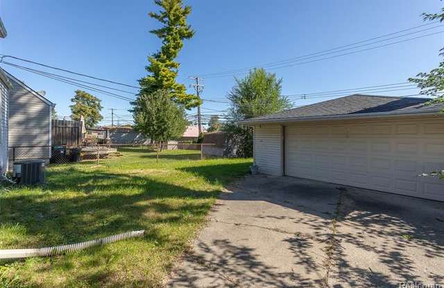 1032 N WILSON Avenue Gallery 2
