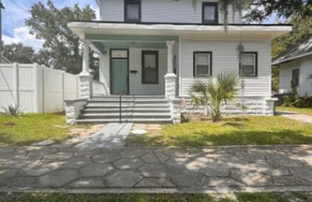 135 East 17th Street - 7 photos photos