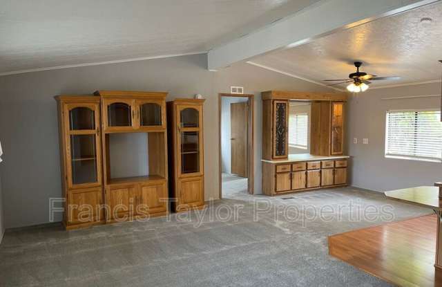 1822 Seco Glen Gallery 2