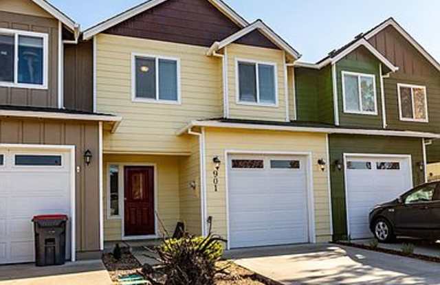 Beautiful 2 Story Townhome in Central Point - 901 Silver Fox Drive, Jackson County, OR 97502