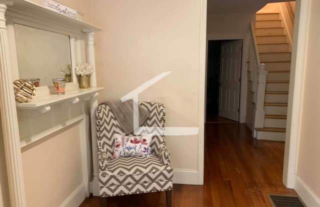 Gorgeous Brighton 3 Bed With Included Parking Available 9/1/26 Gallery 4