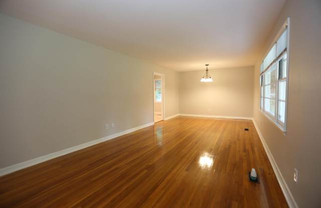 5623 L Street Gallery 2