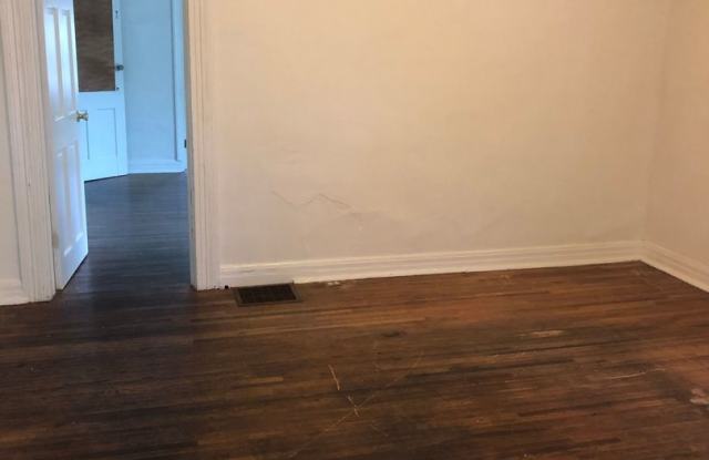 300 E 11th St Gallery 3