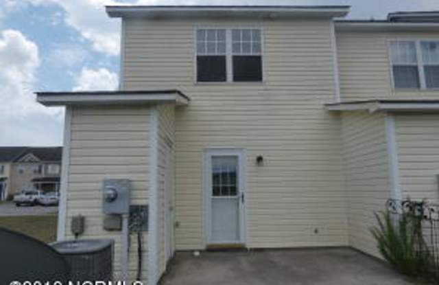 Great townhouse in a central location,2 bed 1.5 bath! Gallery 4