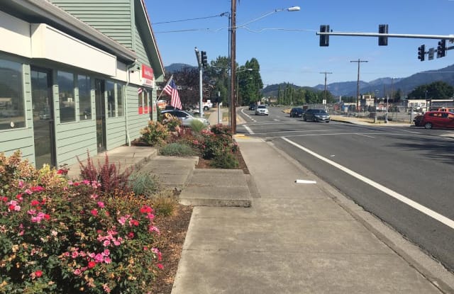 598 NE E St Ste A - 598 Northeast E Street, Grants Pass, OR 97526