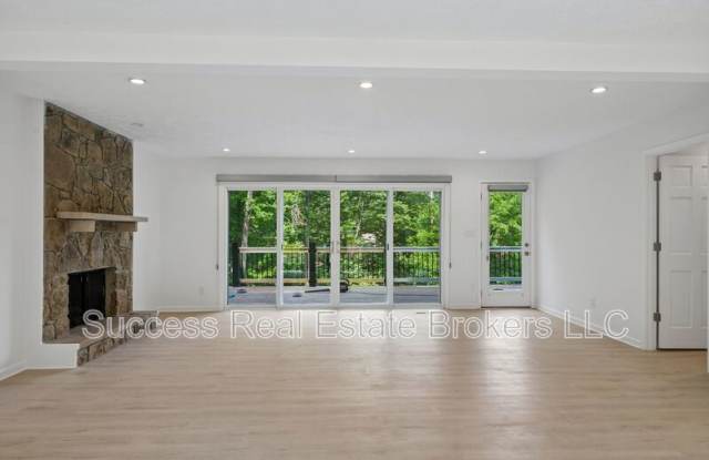5132 Willow Point Pkwy Gallery 3