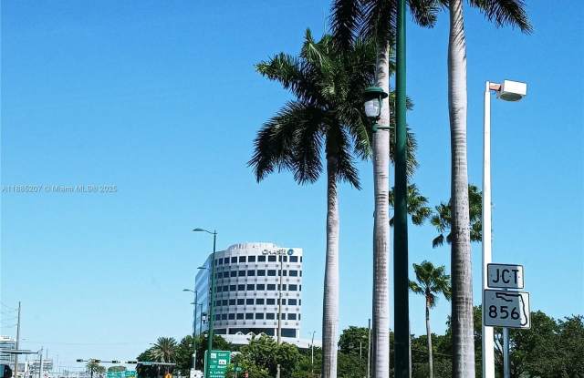 20400 W Country Club Dr photos photos