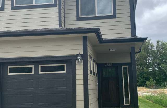 2BED 2.5 BATH - BEAUTIFUL TOWNHOME IN A QUIET NEIGHBORHOOD photos photos
