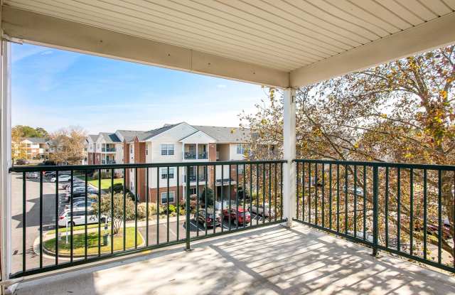 Luxury 2-Bed/2-Bath Condo in Glen Allen – Bright, Spacious, and Modern! Available April Gallery 2