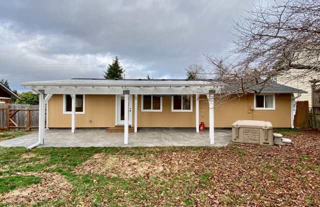Practical Renton rambler with large yard - 12615 Southeast 170th Street, Renton, WA 98058