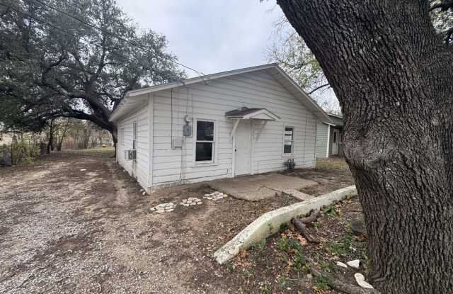 1002 E. Pearl Street - 1002 East Pearl Street, Stephenville, TX 76401