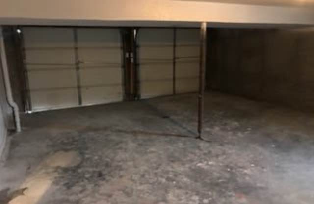 202 Manor Ln Gallery 3