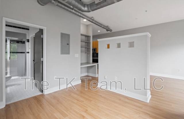 514 W 10th Street Gallery 4