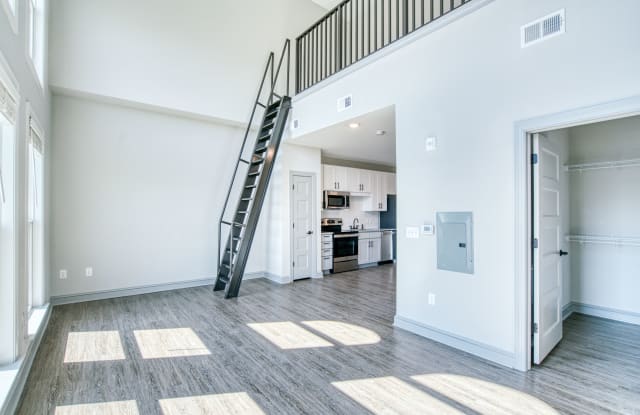 655 East Bay Gallery 4