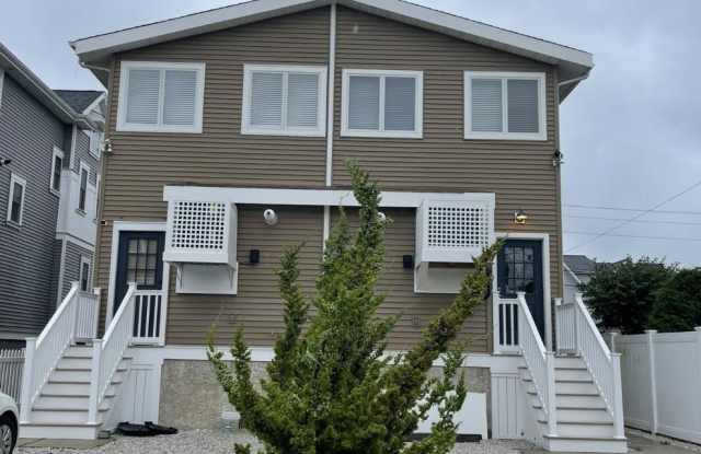 1009 Bay Ave Ave photos photos
