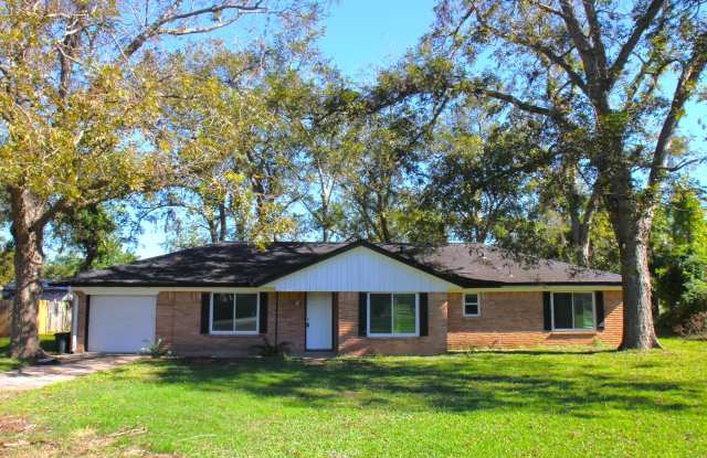 500 Jasmine Street - 500 Jasmine Street, Richwood, TX 77531