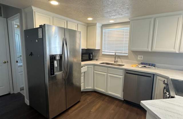 Don't Miss this 3 Bed 2.5 Bath Townhouse in Orem photos photos