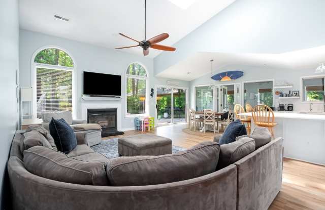FURNISHED Coastal Retreat Near Wrightsville Beach in Desirable Masonboro Neighborhood Gallery 1