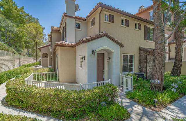 COMING SOON! Village Walk 2 Bedroom for Rent in Valencia! photos photos