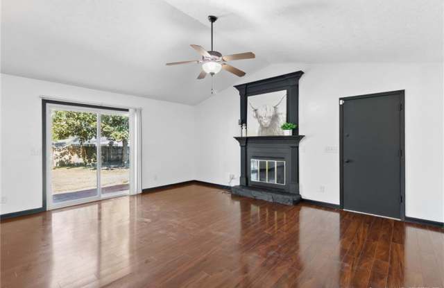 7016 Trevor Lane Gallery 3