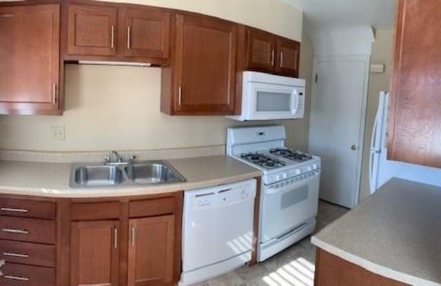 2141 Harwitch Rd. - 2141 Harwitch Road, Upper Arlington, OH 43221