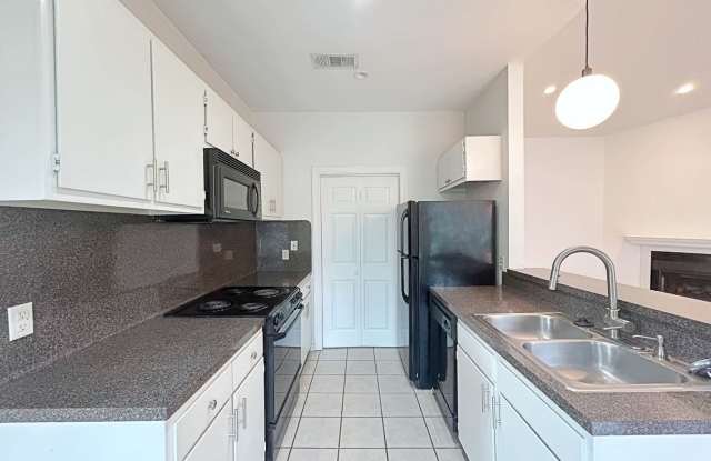 2 Bedroom Near Towne Center. - 7744 Lasalle Avenue, Baton Rouge, LA 70806