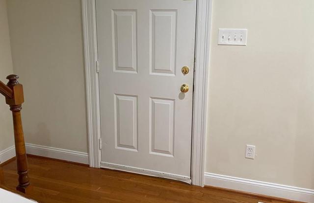8122 PARKDALE Court Gallery 2