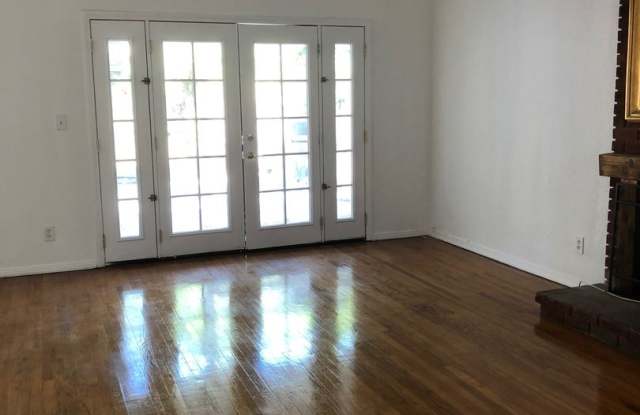 22803 Dolorosa Street Gallery 2