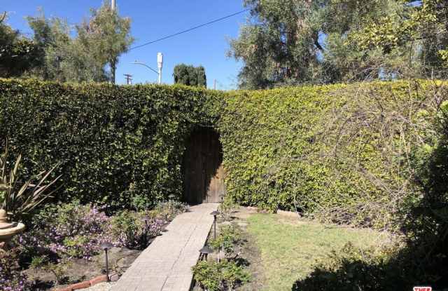 560 N CROFT AVE - 560 North Croft Avenue, West Hollywood, CA 90048