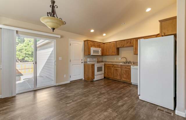 3-Bedroom Ranch with Fenced Yard and 2-Car Garage in West Loveland Gallery 4