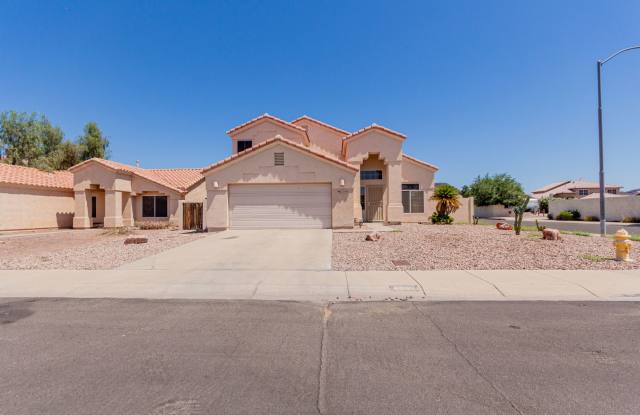 4 BED, 3 BATH CORNER LOT HOME IN GLENDALE! photos photos